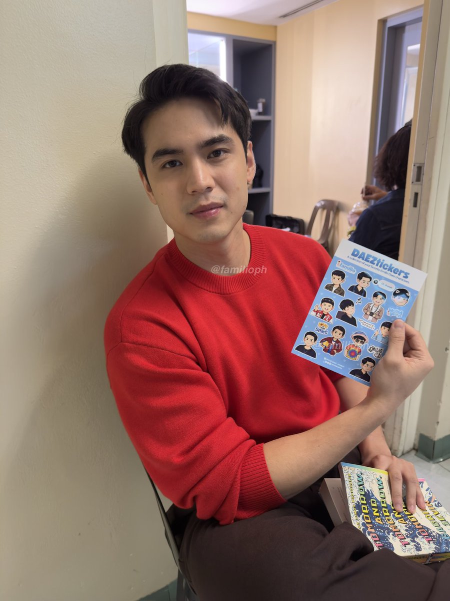 familioph's tweet photo. Who wants DAEZtickers? ✨

Get yours FOR FREE TODAY at 3PM, Coffeebay, City Wing, SM Seaside Cebu! 

To claim:
-Must be a @bidasaarena ticket holder
-Must follow ALL FAMILIO, @familio_cebu and @emiliobdaez social media accounts 🩵

‼️LIMITED ONLY‼️ Come grab yours and let’s cheer for Emilio in #BidaSaArenaTheRematch

#EmilioDaez #BidaSaArena