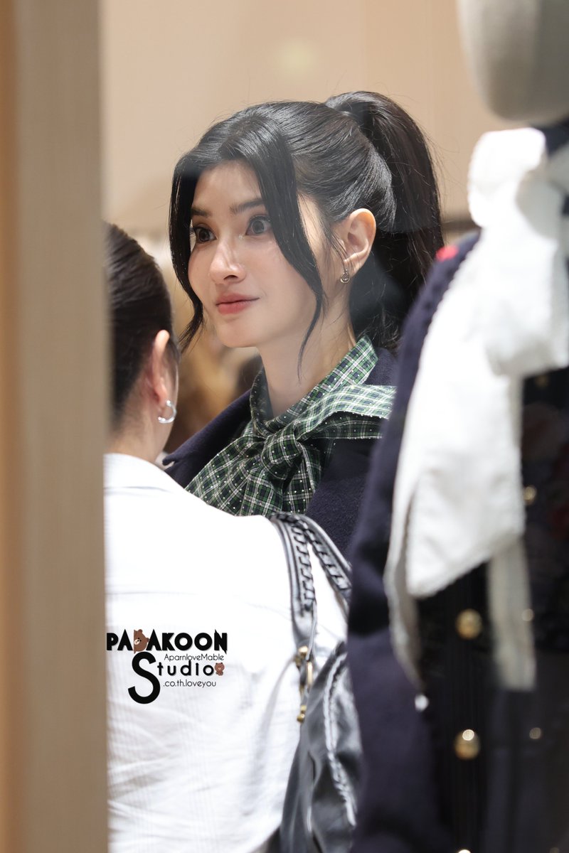 Aparnlovemable1's tweet photo. น้องเมเบิ้ล เก่งมากๆๆเลยนะ
เป็นอีกหนึ่งลุค ที่น่ารักมากๆๆ
MABLE AT MAJE STORE OPENING
#mable_siriwalee
#MajeParisXMable
#MajeTH
#MajeParis
#เมเบิ้ลสิริวลี
#minepeople https://t.co/waYbrWNmRc