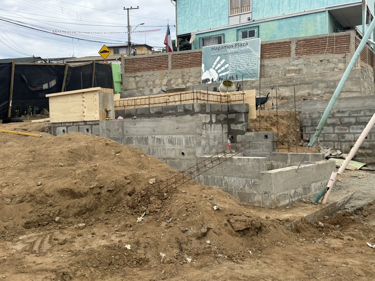 EilersJunta's tweet photo. [HILO 🧵 4/4: GESTIÓN VECINAL CON FINANCIAMIENTO PÚBLICO] 🇨🇱✨
Obra financiada vía #DS27 por @Minvu y cofinanciada por @MuniValpo, patrocinada por Rukapewma y ejecutada por MBS. Tras años de perseverancia de la JJVV María Eilers, la dignidad barrial se construye día a día. 🏡❤️ https://t.co/7BvEf2wEr4