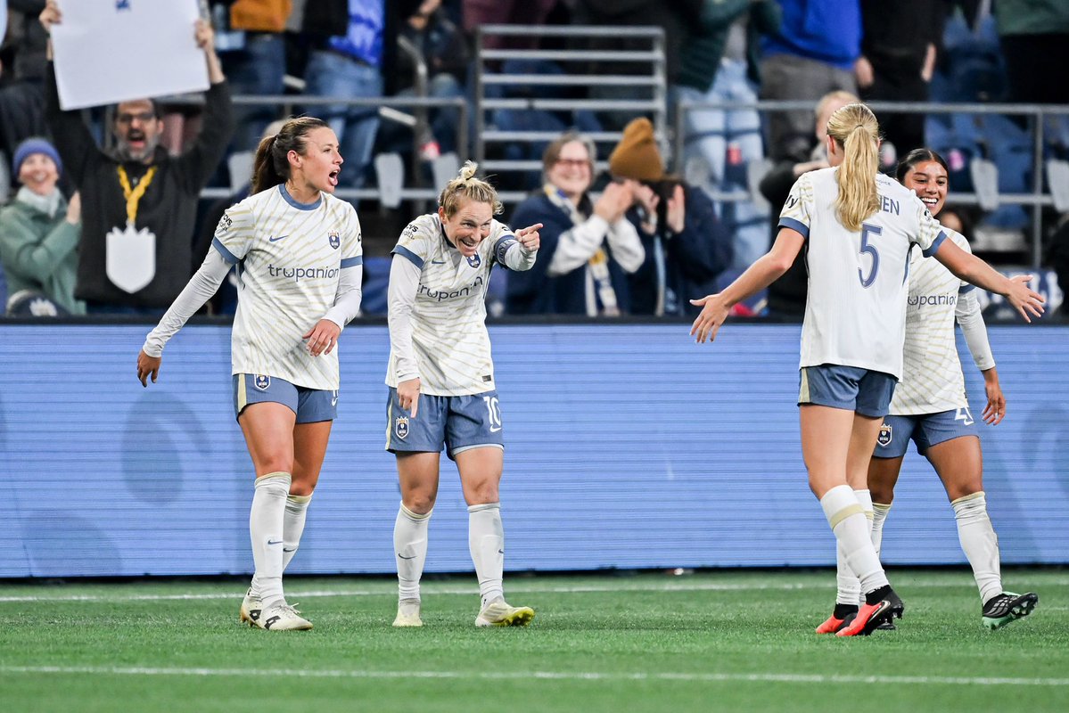 houseofreignfc's tweet photo. A brace for Jess 👑 https://t.co/hKWFQY3AUs
