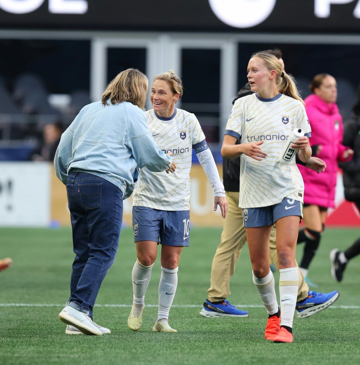 houseofreignfc's tweet photo. A brace for Jess 👑 https://t.co/hKWFQY3AUs