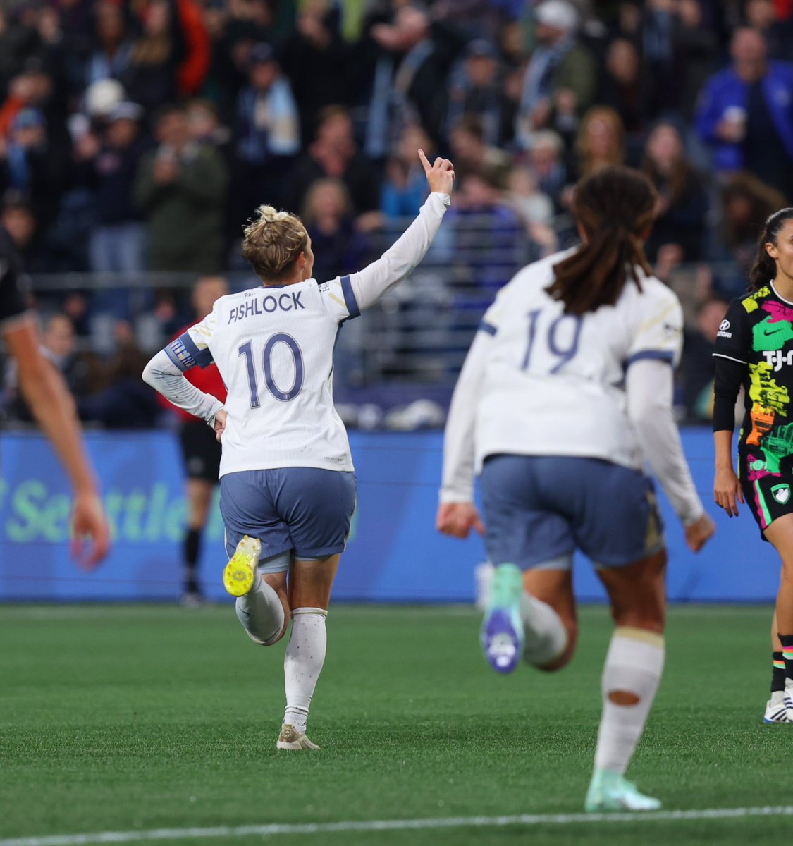 houseofreignfc's tweet photo. A brace for Jess 👑 https://t.co/hKWFQY3AUs