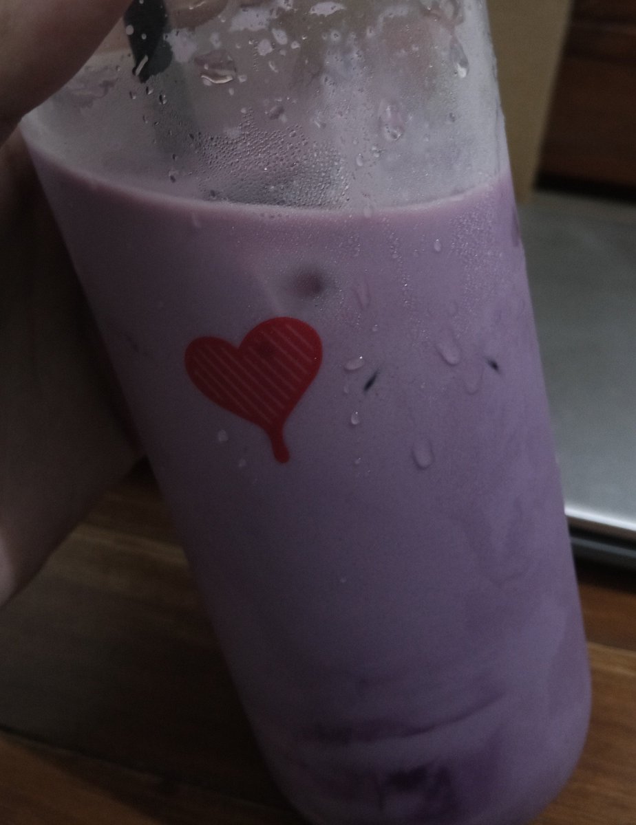 lee0nej's tweet photo. @wrgnum stuju enakk, aku beli taro milk yg less sugar udah maniss https://t.co/XvPMgycUAB