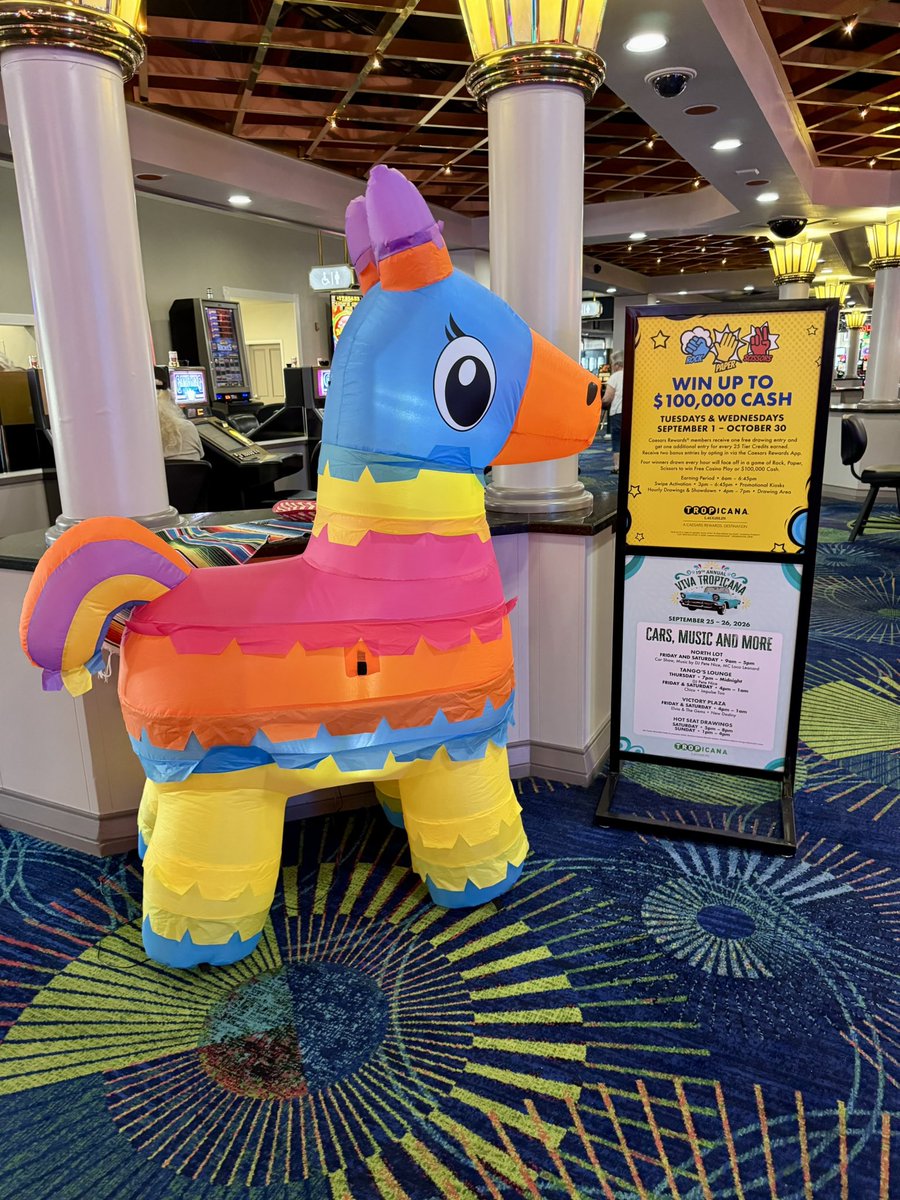 laughlinbuzz's tweet photo. Inflatables. 
#ThingsYouSeeInLaughlin at Tropicana Laughlin 

#Laughlin https://t.co/K9uhG5UQcz