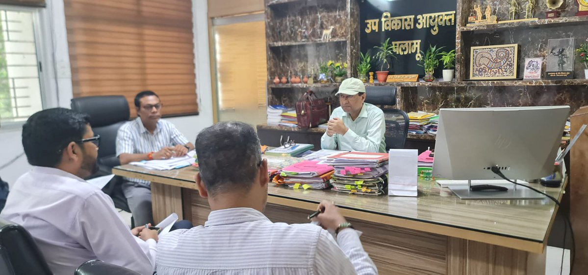 PalamuLibrary's tweet photo. दिनांक 25 सितंबर 2026 को उप विकास आयुक्त, पलामू की अध्यक्षता में DeGS की बैठक आयोजित हुई। बैठक में जिला पुस्तकालय, पलामू के सुचारू संचालन तथा National Mission on Libraries (NML) के अंतर्गत प्राप्त राशि से Renovation एवं Modernization कार्यों की प्रगति की समीक्षा की गई। https://t.co/3WC2EhIWf0