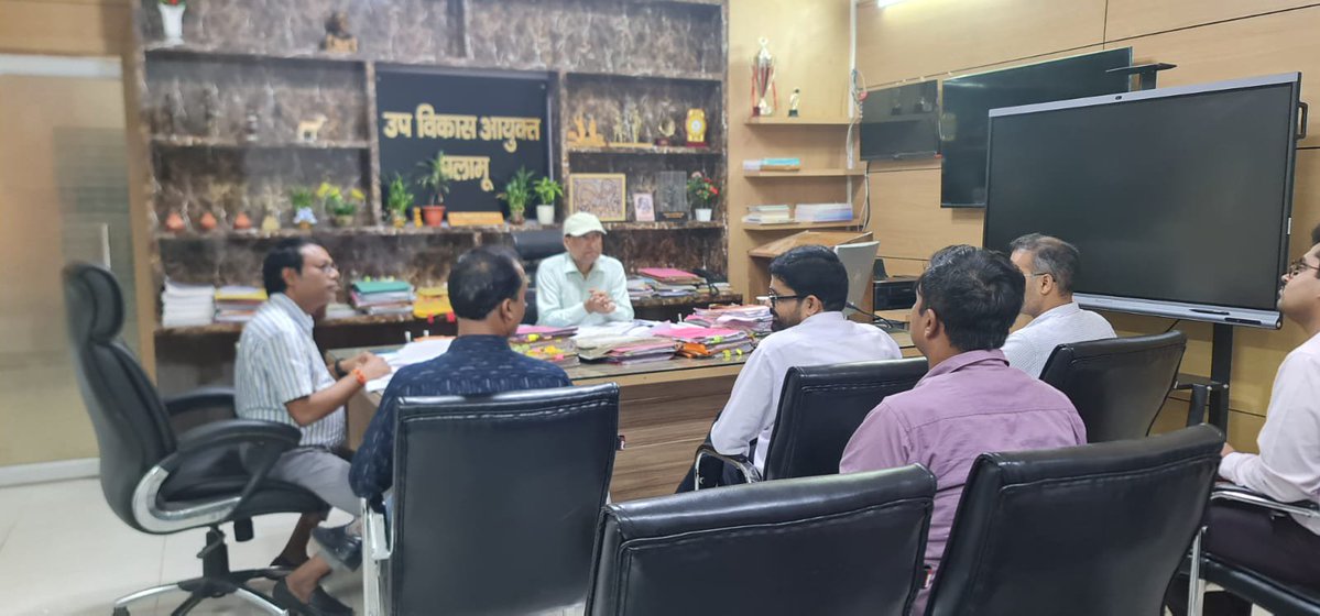 PalamuLibrary's tweet photo. दिनांक 25 सितंबर 2026 को उप विकास आयुक्त, पलामू की अध्यक्षता में DeGS की बैठक आयोजित हुई। बैठक में जिला पुस्तकालय, पलामू के सुचारू संचालन तथा National Mission on Libraries (NML) के अंतर्गत प्राप्त राशि से Renovation एवं Modernization कार्यों की प्रगति की समीक्षा की गई। https://t.co/3WC2EhIWf0