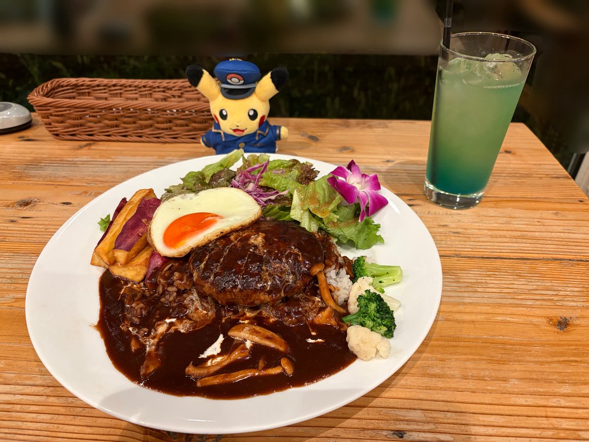 MMPoke_421576's tweet photo. おはようございます☀️.°

東ピカくんと、ハワイアンのお店へ😆😋🫶

多忙につき、いいねのみでお願いします🥺🙏

#東ピカくんといっしょ 
#ピカチュウ https://t.co/ZHgmGyT5uM