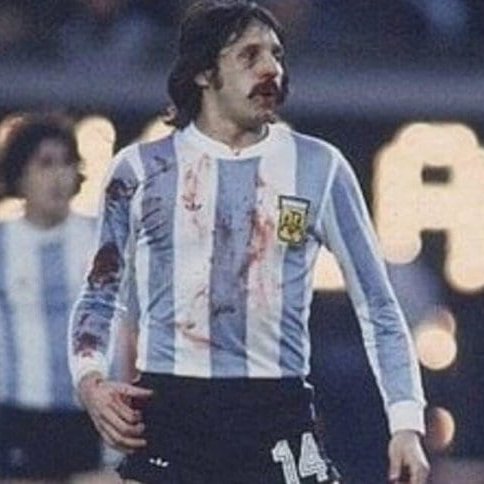 Gabriel90176717's tweet photo. @AtaqueFutbolero Para sacarte de una final del mundo te tenian que ma t ar LITERALMENTE 
Seguimos esperando el parte medico de porque estos dos salieron EN UNA FINAL DEL MUNDO https://t.co/47AL4EP060