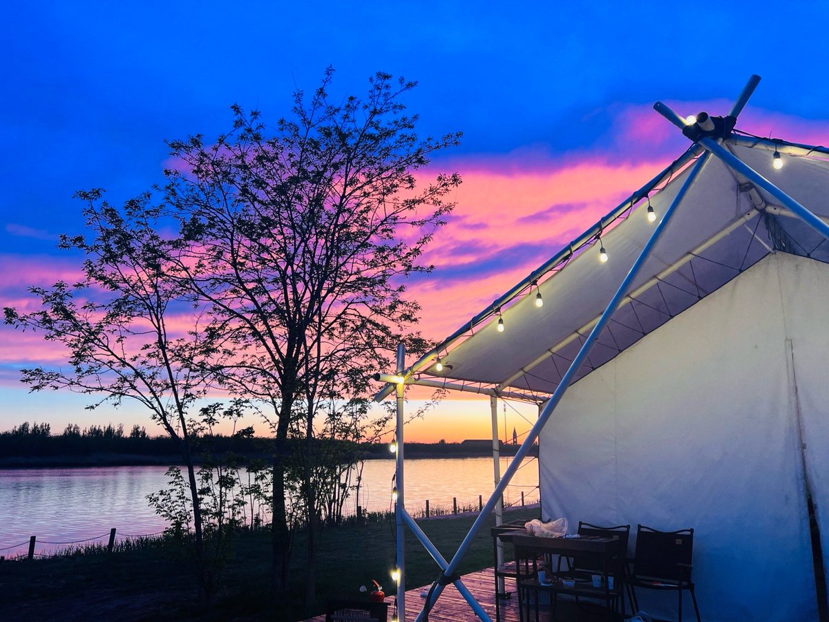 IngaCalfeecjs's tweet photo. Just spent 3 magical nights under canvas by the lake—woke up to mist curling over the water, roasted marshmallows under a sky full of stars, and left with sun-kissed cheeks and a heart full of calm. No alarms, just nature’s perfect rhythm. https://t.co/DuKarMQyM8