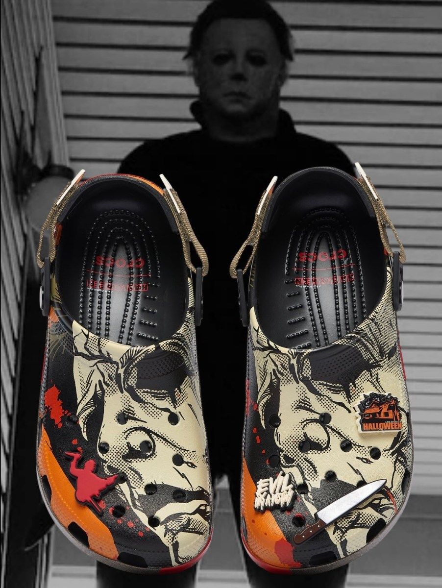 SneakerShouts's tweet photo. UNDER RETAIL + FREE SHIP 🔪 
Crocs Halloween Classic Clogs “Michael Myers” 

BUY HERE: https://t.co/FdWZUkCj36 https://t.co/6YmWCuoqyE