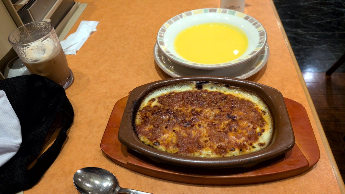 Ao_nrz's tweet photo. 今日のお昼｡
サイゼリヤで､ミラノ風ドリアと冷たいパンプキンスープ｡
おそらく､冷たいパンプキンスープは､今回が飲み納めかも｡

#サイゼリヤ https://t.co/utPc7dMHWa