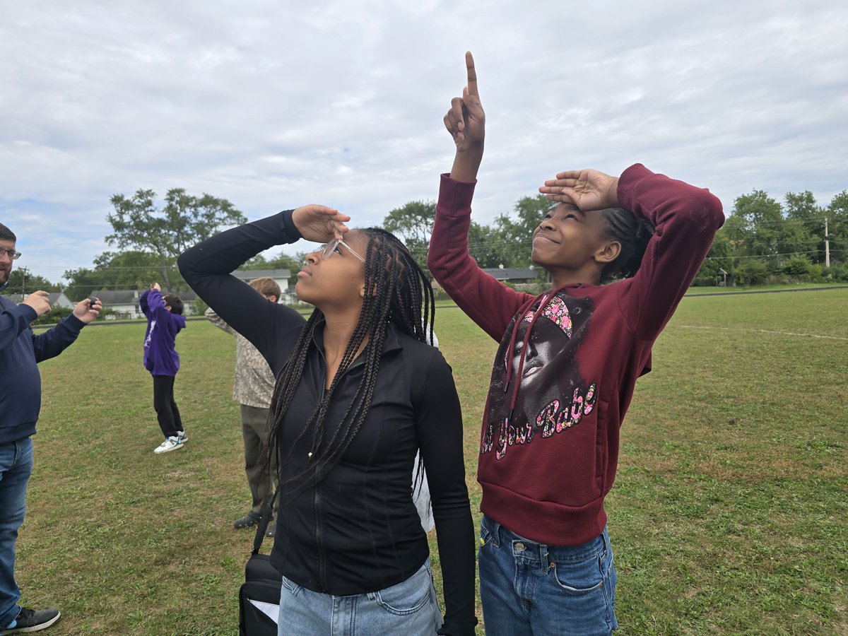 MuncieSchools's tweet photo. Another successful NearSpace balloon launch today at Northside Middle School. We'll see where this one ends up, and the kids will analyze all the atmospheric conditions measured. #STEMLearning https://t.co/t7hRdipEWZ