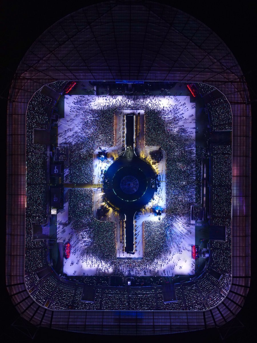 cidadequeafoga's tweet photo. - chego 
- loto o mesmo estádio 4 (QUATRO) vezes 
- saio https://t.co/T8lW9doQbS