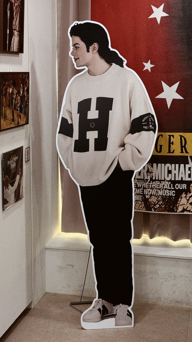every_bri_'s tweet photo. 마이클 잭슨 잘생긴 거 축하해 https://t.co/giv2og765B