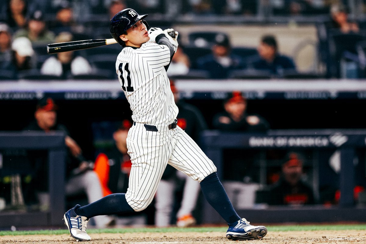 Yankees's tweet photo. Winning in the rain. 

#RepBX https://t.co/ZwPnypdxA4