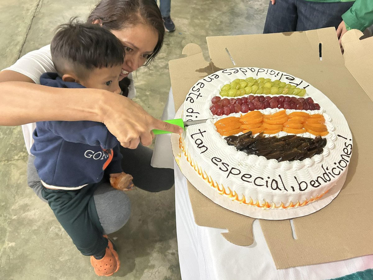 fiaheisenberg's tweet photo. ¡Gente! 

Vamos a celebrar el día del niño para las pulguitas con Sor y quisiera ver si unos 100 de Uds quisieran contribuir donando para las sorpresas (que incluyen un carrito / un peluche y dulces a un costo de Q30 por niño).

En este costo no están incluídos pasteles o refa (en caso alguien quiera donar). 

De verdad voy a agradecerles mucho cualquier ayuda que puedan darnos 🙏🏻🎉🤍

Puede ser en BI Monetaria 0160108684. 

¿Me ayudan a compartir? ¡Muchas gracias!