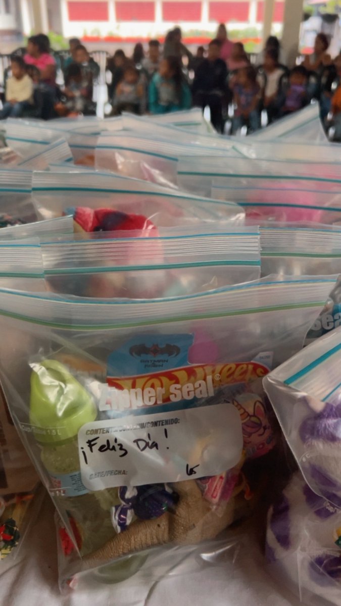 fiaheisenberg's tweet photo. ¡Gente! 

Vamos a celebrar el día del niño para las pulguitas con Sor y quisiera ver si unos 100 de Uds quisieran contribuir donando para las sorpresas (que incluyen un carrito / un peluche y dulces a un costo de Q30 por niño).

En este costo no están incluídos pasteles o refa (en caso alguien quiera donar). 

De verdad voy a agradecerles mucho cualquier ayuda que puedan darnos 🙏🏻🎉🤍

Puede ser en BI Monetaria 0160108684. 

¿Me ayudan a compartir? ¡Muchas gracias!
