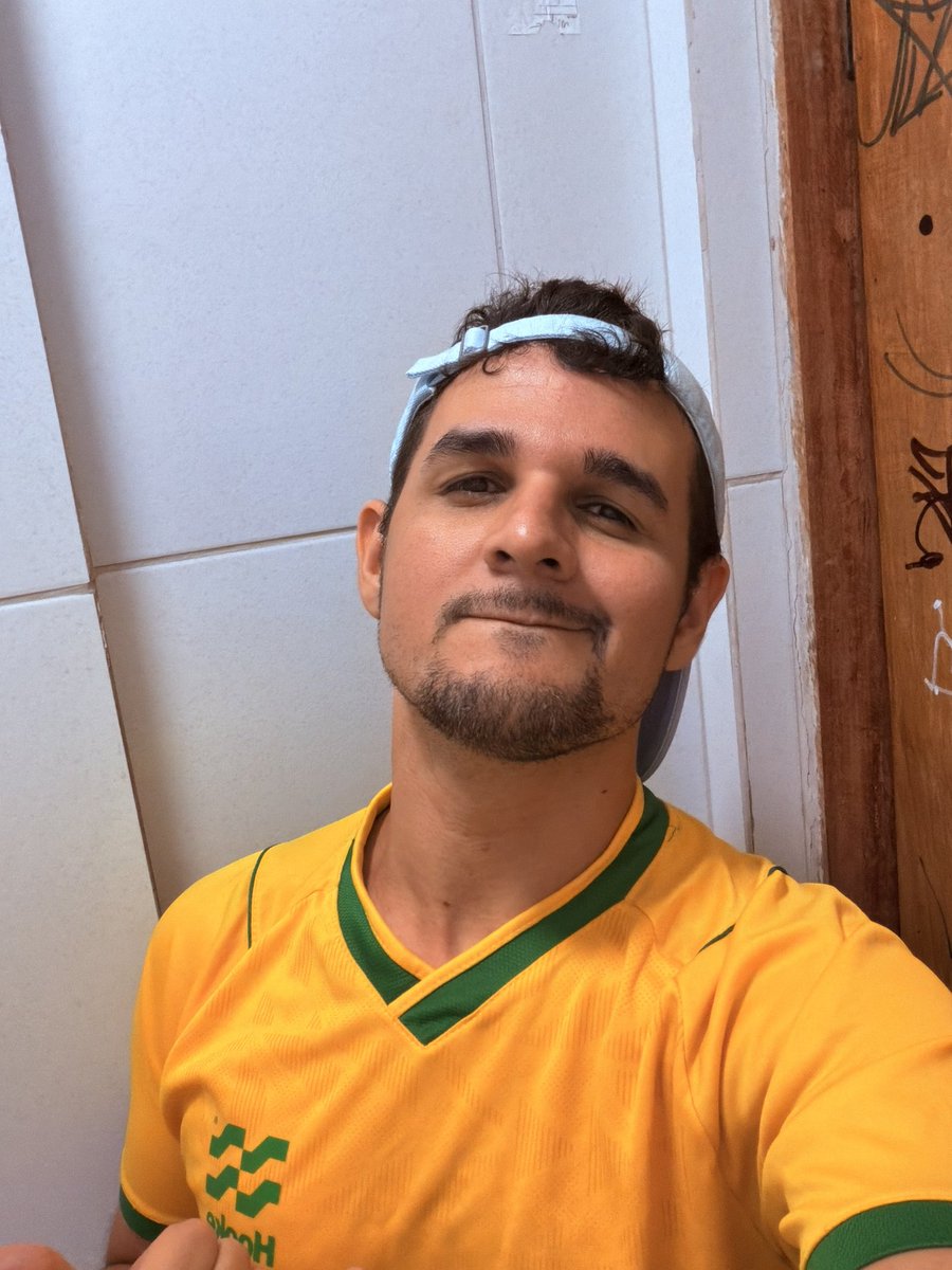 heyItaluz's tweet photo. Gente tô safadinho agora a noite viu. O boy tá em um show em São Paulo do jao https://t.co/Z0TJSZlK1f