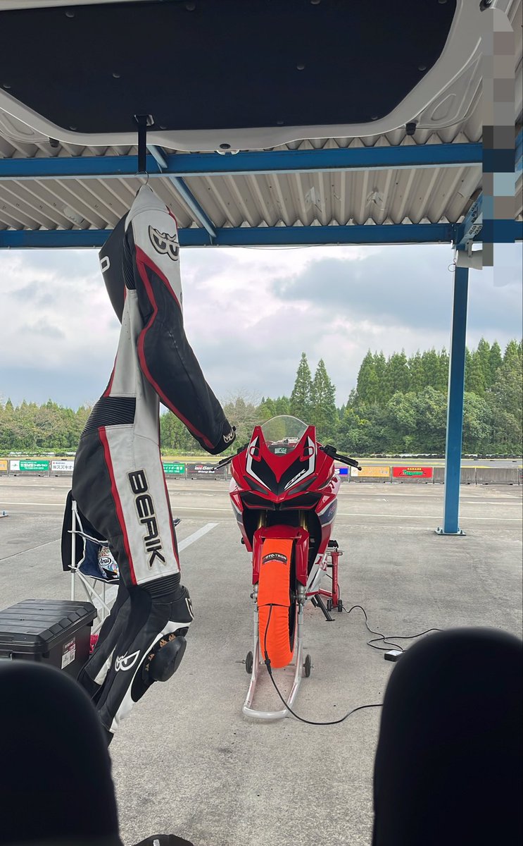 pc35G's tweet photo. 雨降ってきたやん https://t.co/iXy6McCyrO