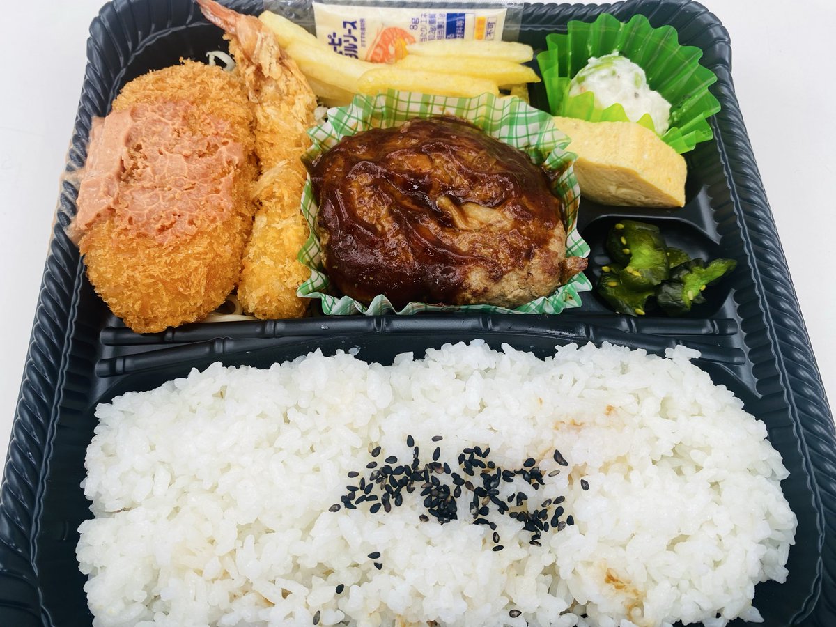 na_show_'s tweet photo. 休日出勤

イベント べんとぅー（弁当）

ウマウマ₍ᐢ⓿ ༥ ⓿ᐢ₎ ŧ‹"ŧ‹"

#ずっと食べてる2026
#美味しいはしあわせ
#食べたら仕事 https://t.co/QdUtkCVbLL