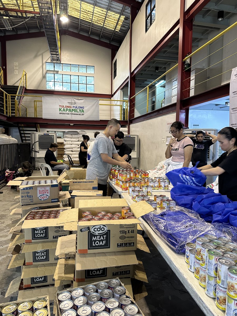 TEAMBLOOMPH's tweet photo. Today, our Blooms are busy repacking relief goods at the ABS-CBN Foundation warehouse as we prepare to bring the BINIYANIHAN donations to the communities who need them. 🫶🏻

And it’s a busy day for the community in more ways than one, with multiple block screenings of Forgotten Island happening today too! 🎬🌸

It’s beautiful to see how much love, time, and effort this community continues to give.

So much love for this community. So much love for our Blooms. 🥹🤍

Thank you for showing that being a BLOOM can mean showing up! For BINI, for each other, and for those who need a little help. 🌸

#BINIYANIHAN #BINI