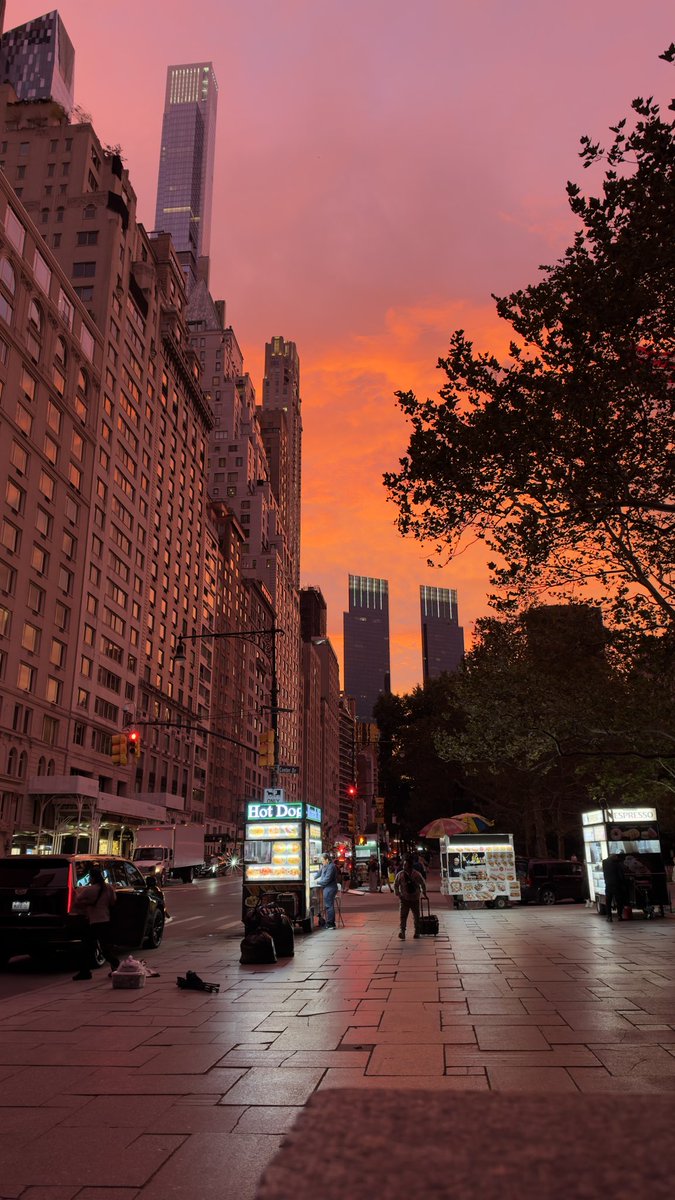 seeforty's tweet photo. Who needs Lightroom when your city just Does That https://t.co/5i7FB9wTRV