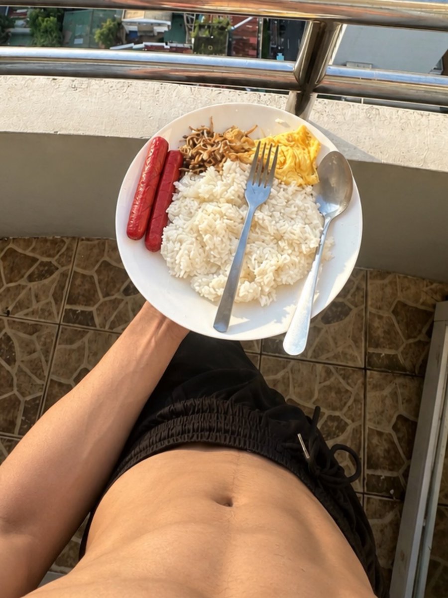 charlispidey_01's tweet photo. Kakain nalang kulang sa breakfast 🥵 #mlm #malate #manila https://t.co/CXvlmvkSXc