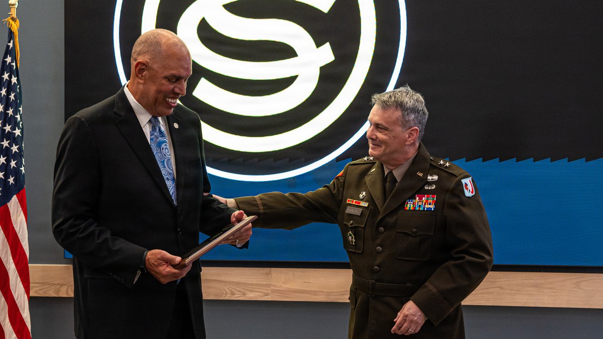 OKGuard's tweet photo. Maj. Gen. Michael C. Thompson was inducted into the Oklahoma National Guard OCS Hall of Fame, honoring 38 years of military leadership and service to Oklahoma and the nation. 🇺🇸 https://t.co/oGqiYaqe8o
