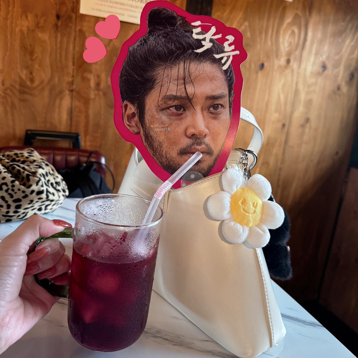 mico_rwn's tweet photo. 濁流1周年早いなぁ~👨🏻🌾
シユルが可哀想でメッシーしてたの懐かしい🥺思い出たくさんあるし大好きな作品🎞️♡
今日は1日濁流dayにしよっ🫶🏻
#탁류 #TheMurkyStream #Takryu
#ROWOON #로운 #ロウン https://t.co/QchcbRaIcU