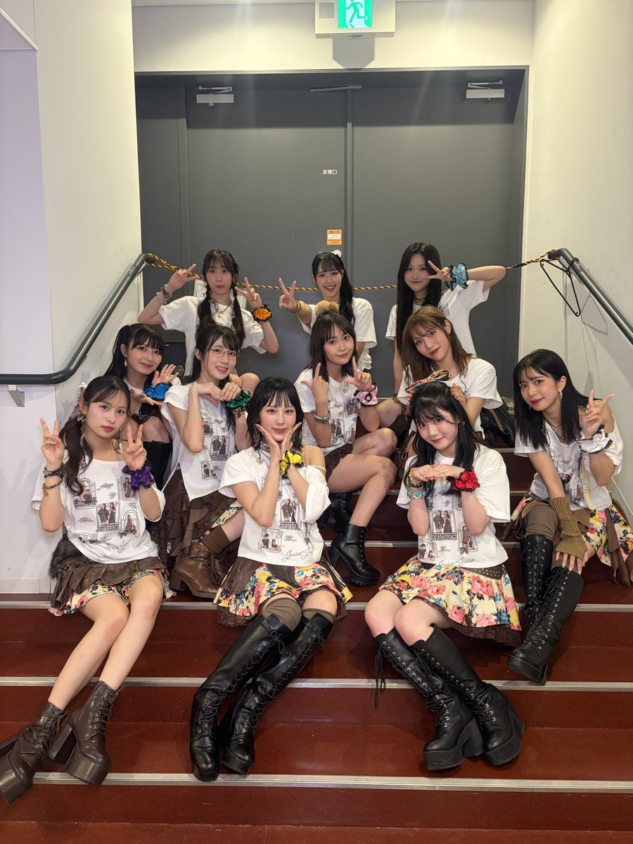 JuiceJuice_uf's tweet photo. ◤￣￣￣￣￣￣￣￣￣￣￣￣￣◥
  Juice=Juice Room Tour 2026
                   5ROOMS
◣＿＿＿＿＿＿＿＿＿＿＿＿＿◢

🗓️9/26(土) ①15:30 ②19:00
📍 SAWARAPIA(旧ももちパレス)大ホール (福岡)

本日より福岡2DAYS🍜
お足元に気をつけてお越しください🌧️
Room Tourぜひ楽しみにしとってやあ🚪

#JJ_5ROOMS
#juicejuice 
#helloproject