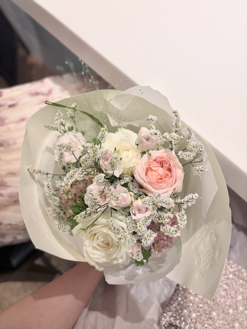 halsted_justin's tweet photo. 可愛いお花もらった🌼 https://t.co/1MTIUpJxLM
