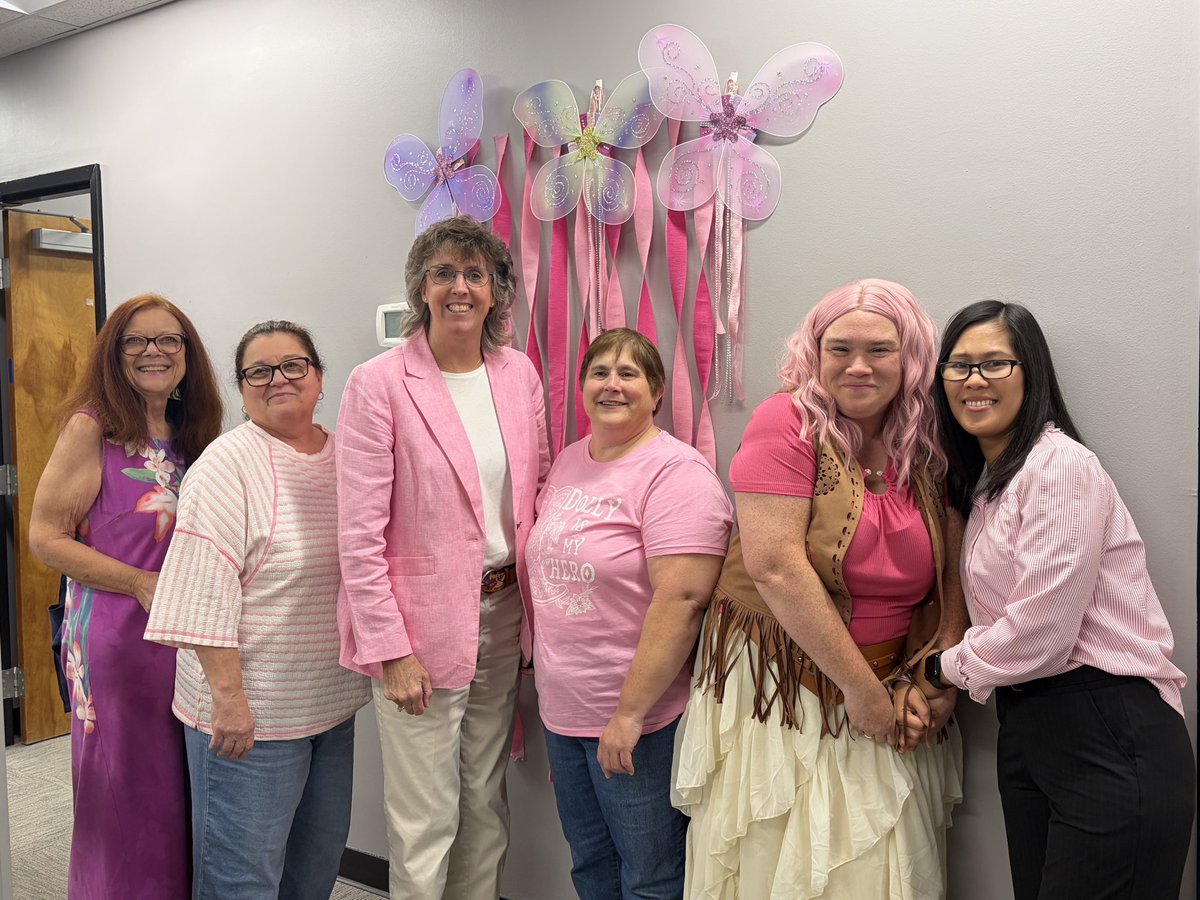 starpt4u's tweet photo. From her music and storytelling to her countless acts of generosity and commitment to giving back, Dolly has made a lasting impact far beyond the stage. We're proud to join the #PinkOut and celebrate Dolly's legacy by bringing a little extra PINK to our clinics today! ๐๐ธ๐ฉท https://t.co/K6afp3773c