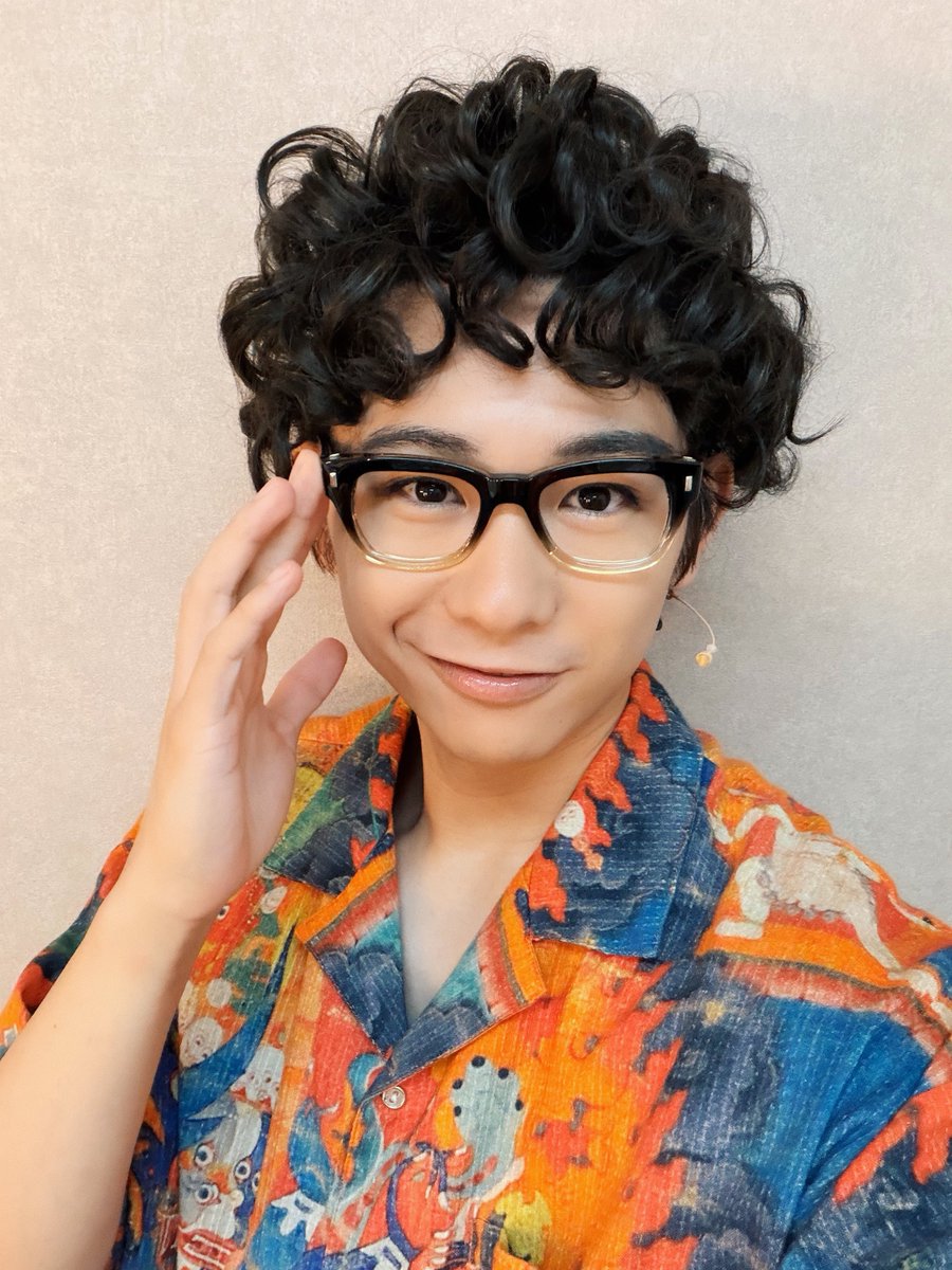 suga_kenta1019's tweet photo. 【お知らせ】
28日21時〜
『ディア・エヴァン・ハンセン』振り返り&amp;打ち上げインスタライブやります！
色々と深掘りして話せたらと思っております😳乾杯もしよう！！
よろしくお願いしゃす！🤓🥦
#dearevanhansenjp https://t.co/jSSvIDY4BH