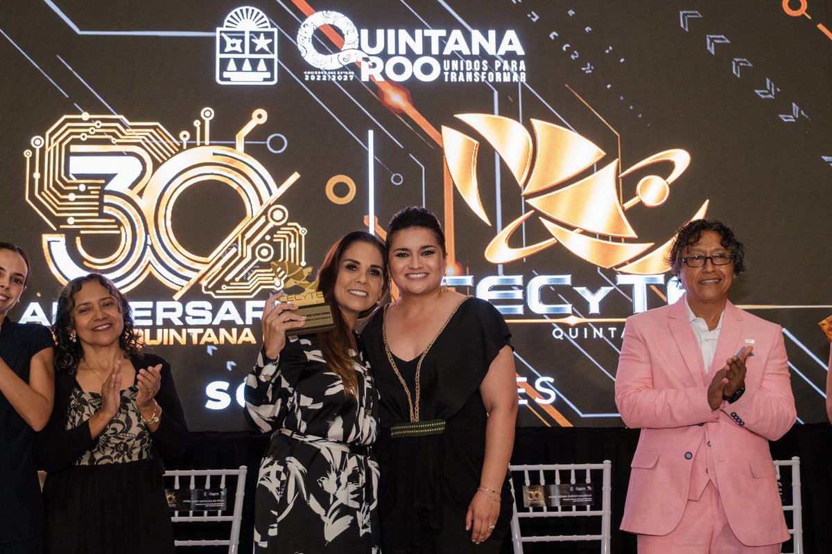 GobQuintanaRoo's tweet photo. Más de 14 mil estudiantes y una historia de más de 50 mil jóvenes egresados en 28 generaciones.

Durante esta conmemoración, la gobernadora @MaraLezama reconoció también la trayectoria de 73 trabajadoras y trabajadores por 10, 15, 25 y 30 años de servicio... https://t.co/T88qh0H2KM
