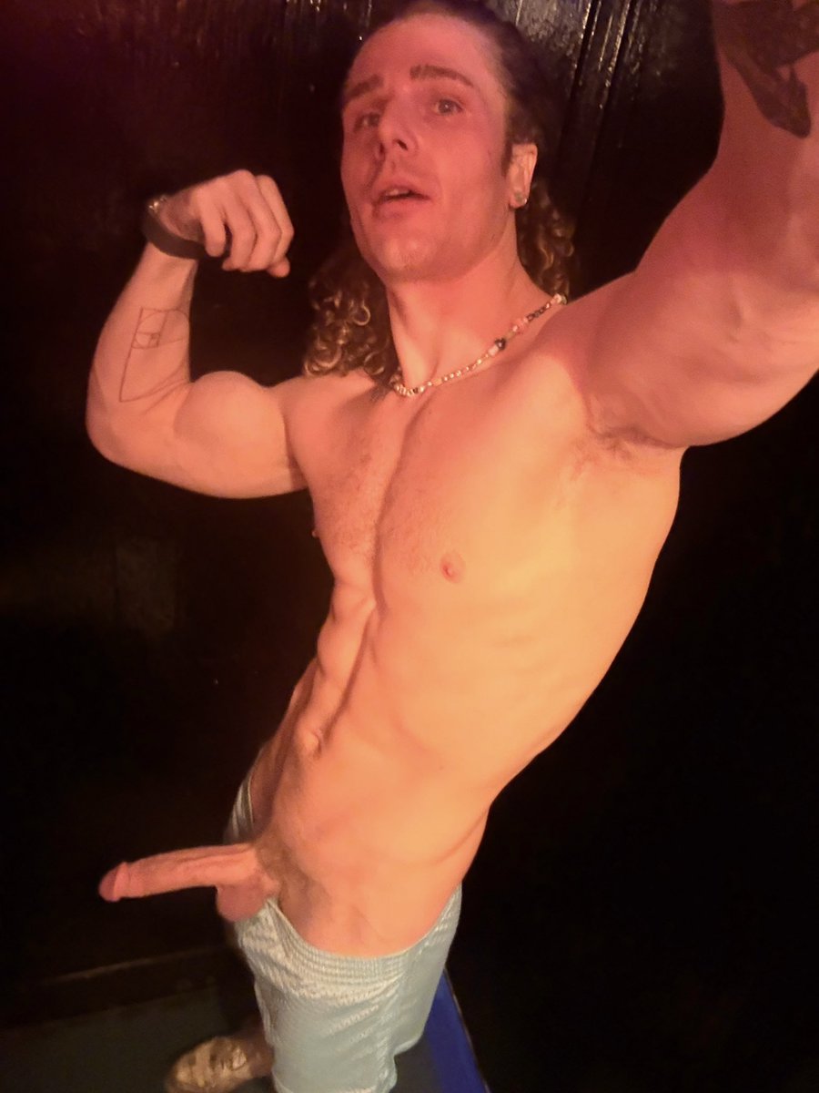 travisstevenz's tweet photo. Fat cock Friday 🍆🍆💦💦 these shorts are so thin everyone is gonna see everything tonight 😏😛 https://t.co/f10mGq1ih4