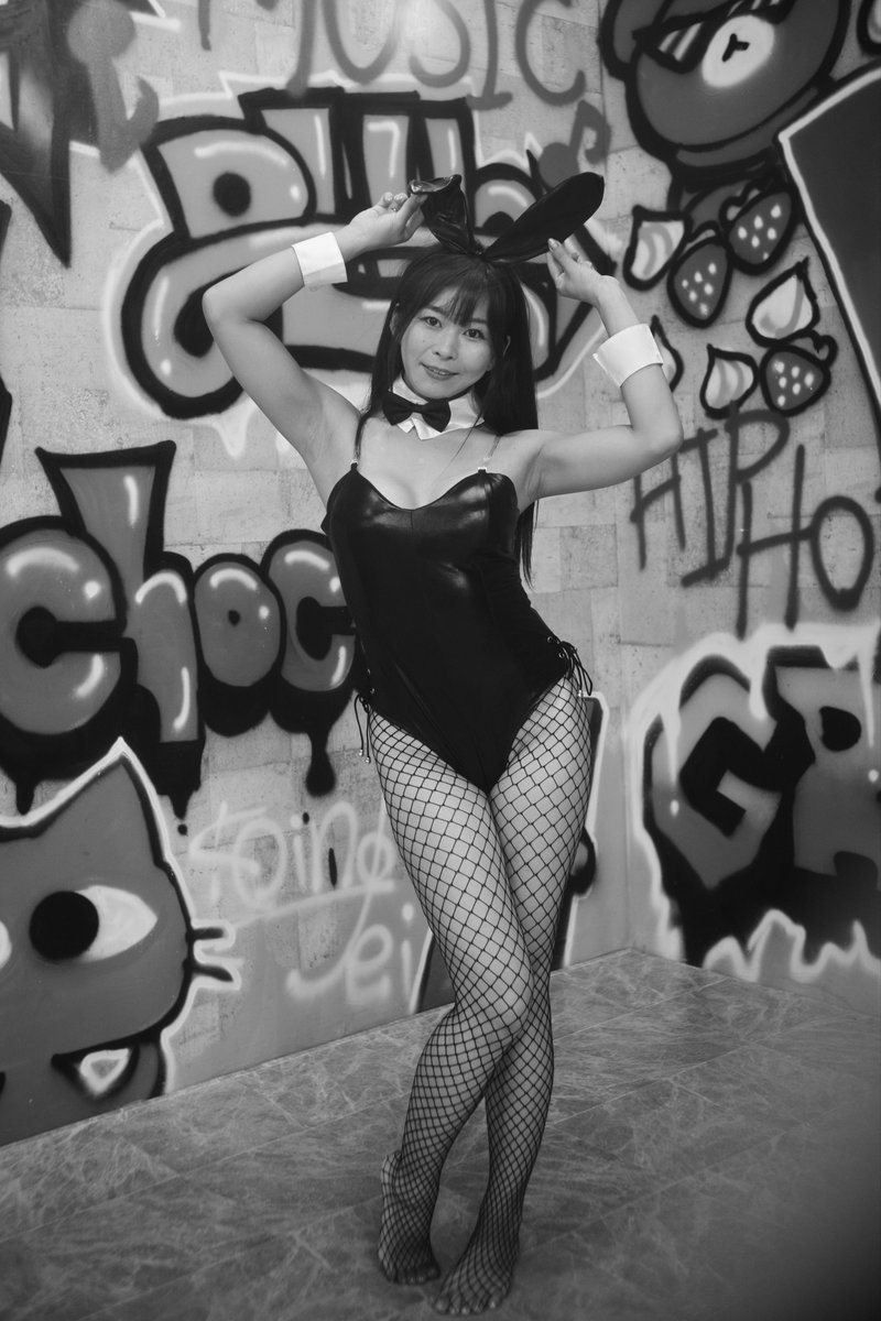 vh503cw's tweet photo. バニーガール　スタジオグループ撮影

モデル　akane さん

満足度の高い撮影でした！

こんな暗くてもマニュアルフォーカス
バッチリ決めた😆

#バニーガール 
#グループ撮影 
#オールドレンズ 
#Canon https://t.co/RJ3Yf48SUX
