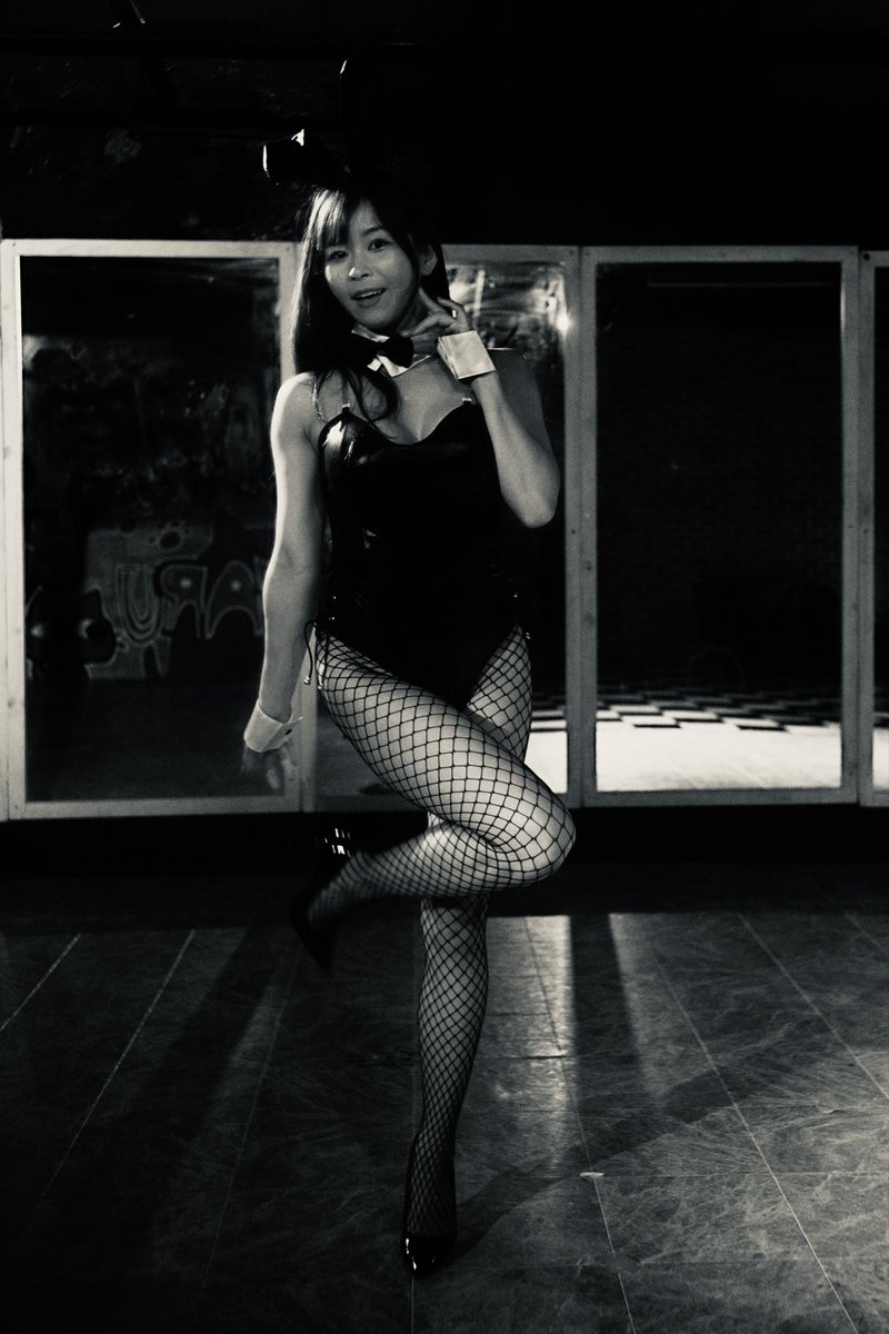 vh503cw's tweet photo. バニーガール　スタジオグループ撮影

モデル　akane さん

満足度の高い撮影でした！

こんな暗くてもマニュアルフォーカス
バッチリ決めた😆

#バニーガール 
#グループ撮影 
#オールドレンズ 
#Canon https://t.co/RJ3Yf48SUX