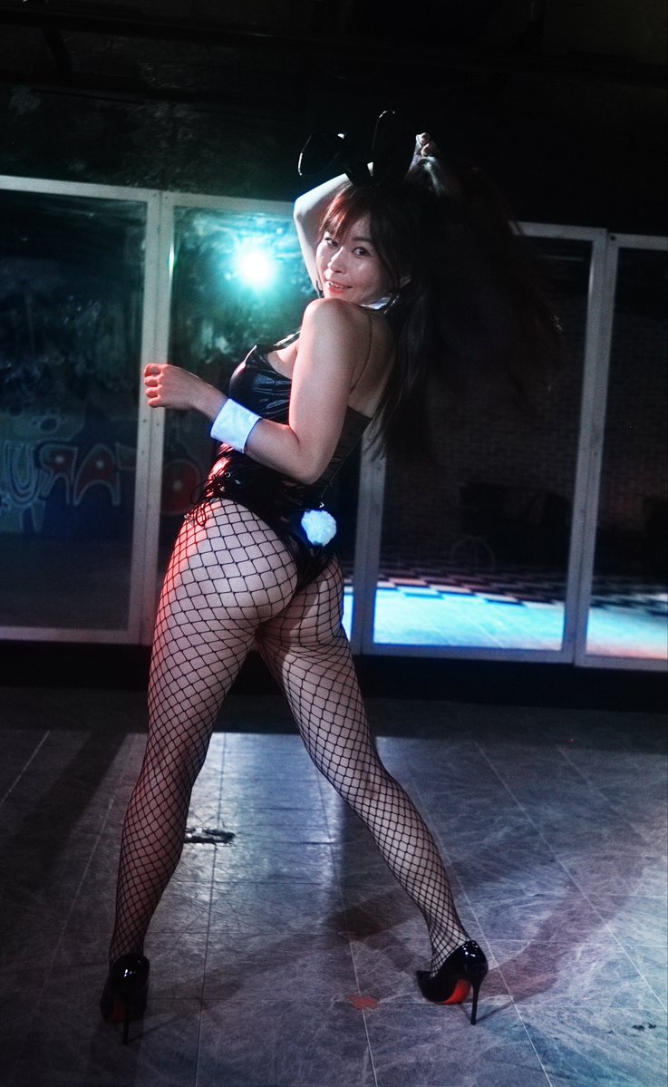 vh503cw's tweet photo. バニーガール　スタジオグループ撮影

モデル　akane さん

満足度の高い撮影でした！

こんな暗くてもマニュアルフォーカス
バッチリ決めた😆

#バニーガール 
#グループ撮影 
#オールドレンズ 
#Canon https://t.co/RJ3Yf48SUX