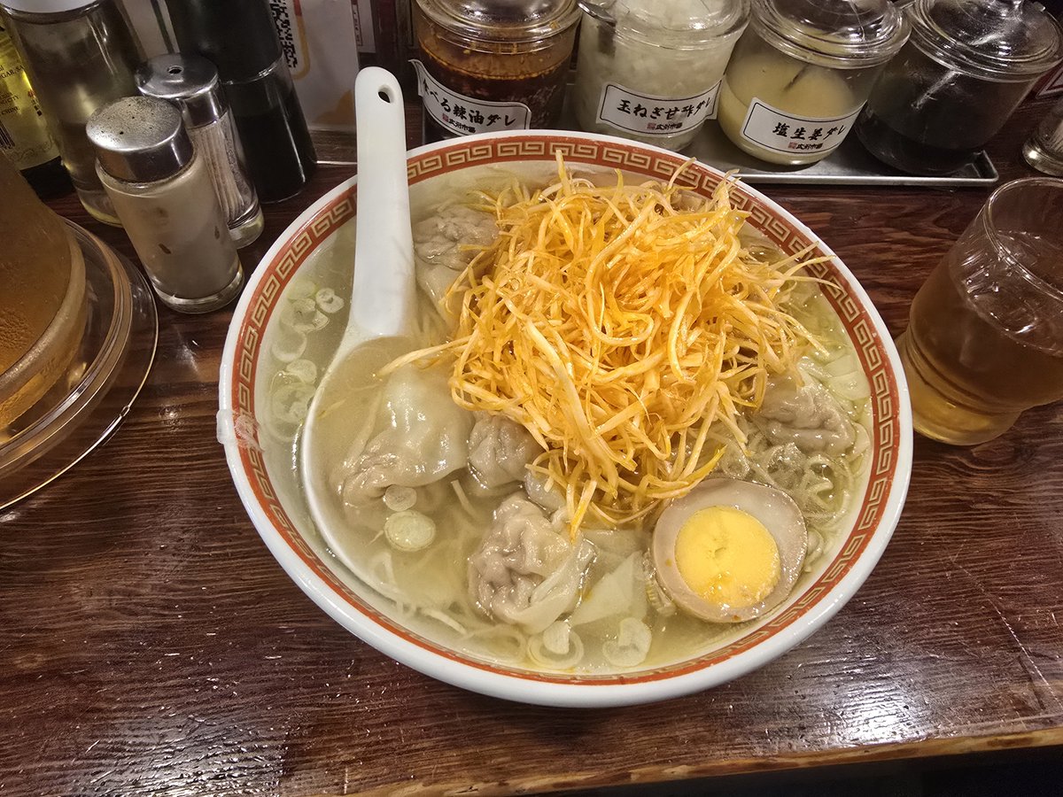 mongoru58's tweet photo. らーめんハゲにとってのタンメン、もしかしたら僕にとっての塩ワンタン麺(with辛ネギ)なのかもしれない

(チェーンというだけで全然凡庸ではないが) https://t.co/v0arN1hLcr