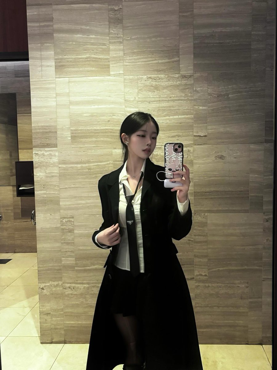 bomdaeng_ii's tweet photo. #ootd #맘눌뎀 #불토 https://t.co/pmslZ6fuLU