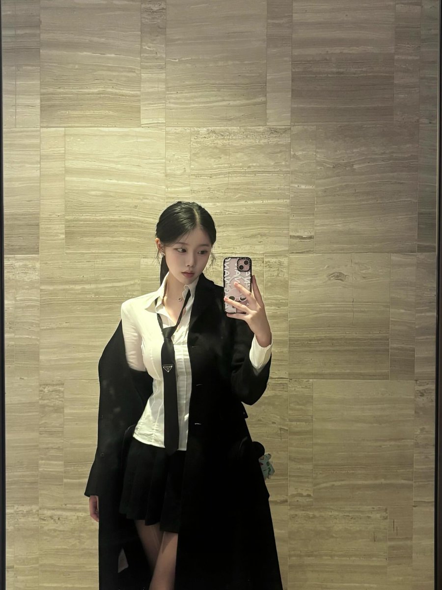bomdaeng_ii's tweet photo. #ootd #맘눌뎀 #불토 https://t.co/pmslZ6fuLU