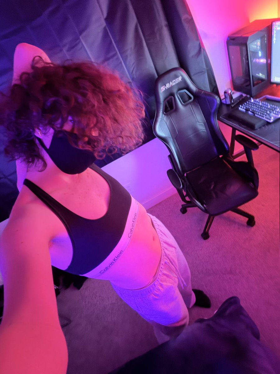 RevanTheReaper's tweet photo. Anyone like the idea of coming home to your #boywife on #femboy Friday? https://t.co/2k0OBzJcBC