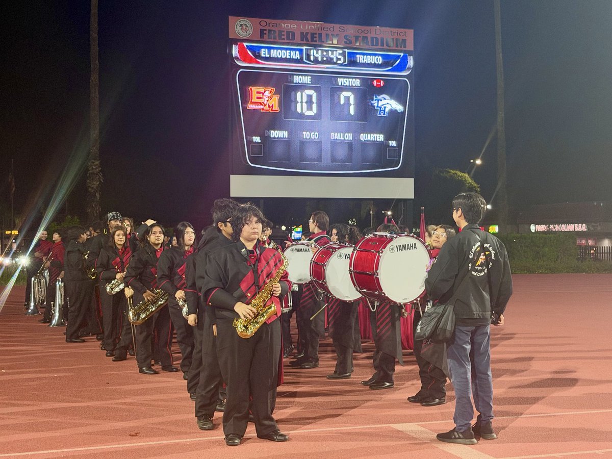FernandoMDonado's tweet photo. HT ElMo leads TH 10-7
@OCSportsZone 2026 🏈 #FNL #WeekFIVE @THHSMustangs 🩶💙🆚 @elmodenafb ❤️💛 from Fred Kelly Stadium.
Coverage coming on our FREE website https://t.co/fNSrRvzDg7
@TimBurtIrvine @ElMoAthletics @TrabucoHillsAD
📸©️: @FernandoMDonado, For OC Sports Zone https://t.co/ZDGcqGaEvQ