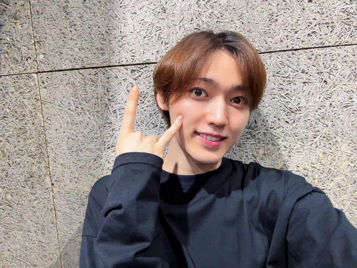 yuto_ando_0529's tweet photo. おはようございます🍀
最近低気圧が多くて
頭かち割れそうな安藤です🙂

#ヒプステ LIVEまであと1週間！！
楽しみにしててね✨

今日も一緒に頑張って生き抜こうね😌 https://t.co/g8xeFgOStl