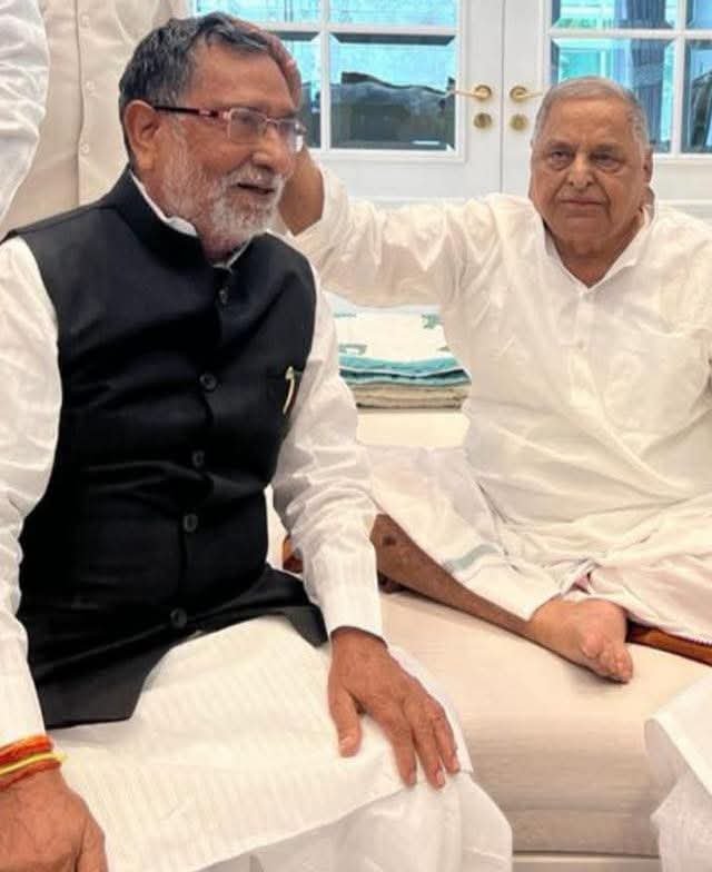 RRTRIPATHIUPPSS's tweet photo. उत्तर प्रदेश सरकार के पूर्व  बेसिक शिक्षामंत्री जे ० पी आंदोलन के  महान क्रातिकारी समाजवादी नेता श्री राम गोविंद चौधरी जी के निधन की बहुत ही दुःखद सूचना प्राप्त हुई है,जो अत्यंत पीड़ा दायक एवं दु:खद है ।उत्तर प्रदेश के बेसिक शिक्षा मंत्री के रूप में कार्य करते हुए उनके द्वारा शिक्षकों के हितार्थ किये गये कार्यों के लिए शिक्षक समाज सदैव उन्हें अपनी स्मृतियों में रखेगा.

परमपिता परमेश्वर से प्रार्थना है कि उन्हें अपने चरणों में स्थान दें और उनके परिवार को यह अपार कष्ट सहने की शक्ति प्रदान करें ।।
ॐ शांति.
🙏���🙏🏻