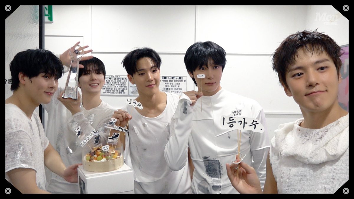 OfficialMONSTAX's tweet photo. [🎥]
[몬채널][B] EP.515 'MAGIC' Won 1st Place! | MONSTA X until we die

▶️ https://t.co/92sjDQOIP4

#MONSTAX #몬스타엑스
#ThePhase #MAGIC https://t.co/qD2RhE6y0r