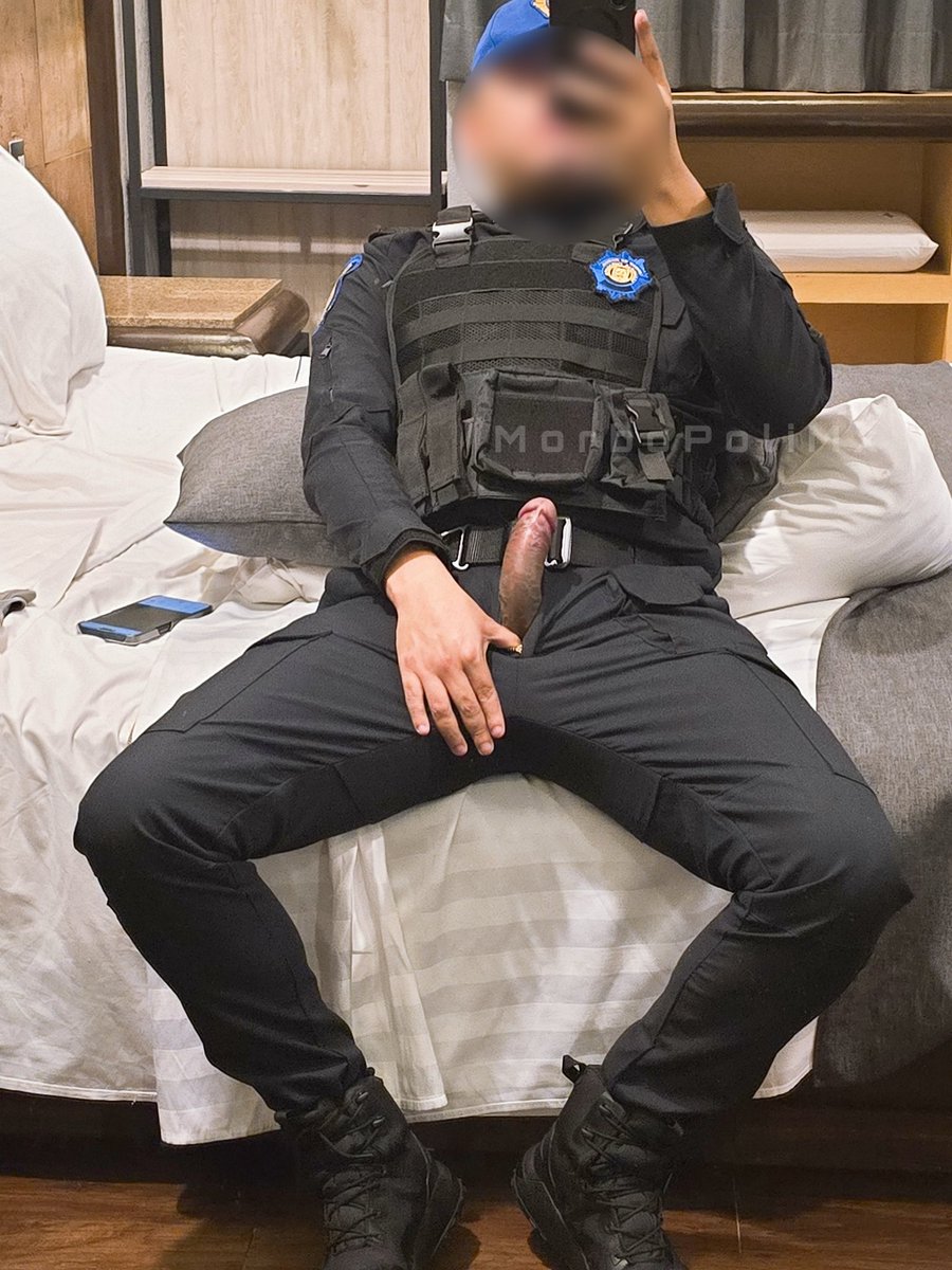 MorboPoliMx's tweet photo. ¿Me chupas la cabecita? 🥵 https://t.co/BvaZe6sh4g
