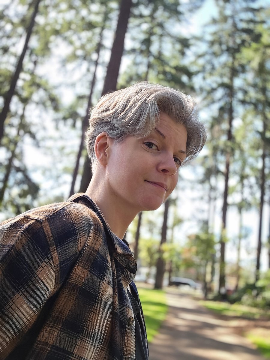 RiverJudeXXX's tweet photo. How is it even possible that there's yet another park close by that I hadn't been to yet?? I swear, Portland isn't a city with parks, it's a giant park with patches of city in it.

#wlw #wuhluhwuh #masclesbian #tomboy #masc https://t.co/qu71g4jCfr