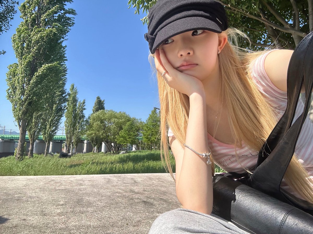 esurww's tweet photo. 나 서희 왜 이렇게 좋니 https://t.co/kTEKq7Yedu