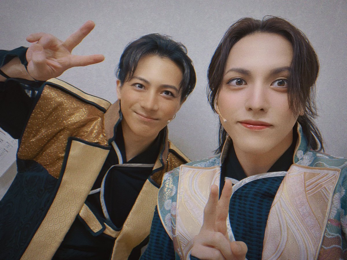 shuru_ohl's tweet photo. おはよう🌞

明日に備えて今日は1日体を休める日にしようと思います。

楽屋も一緒だった米原さんとの写真！
2人の共通点は裏切りです笑
#朧炎ノ刻 #朧ミュ2026 https://t.co/oMbpjieXwU